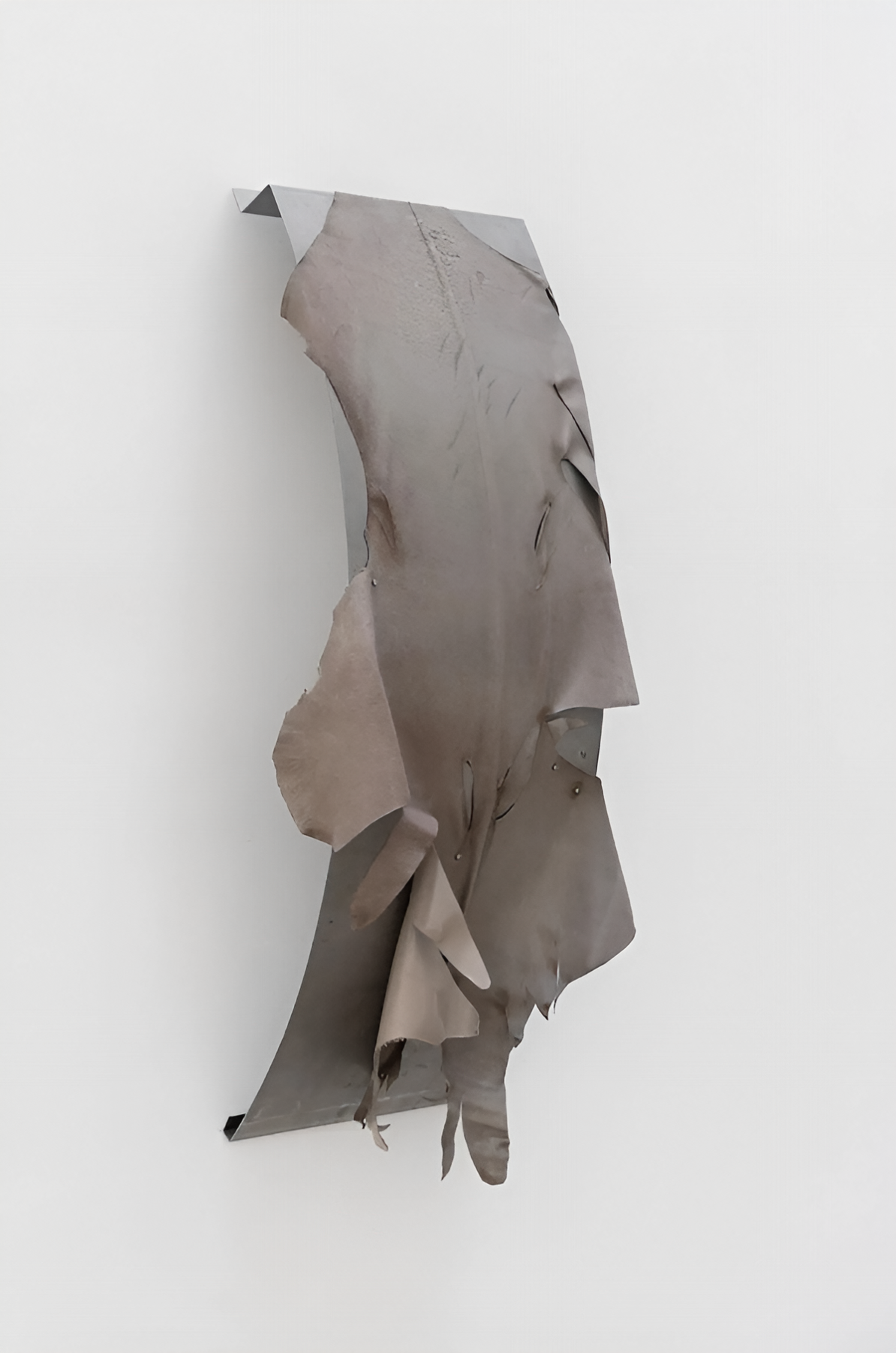 Main de fer, gant de velours exhibition view
